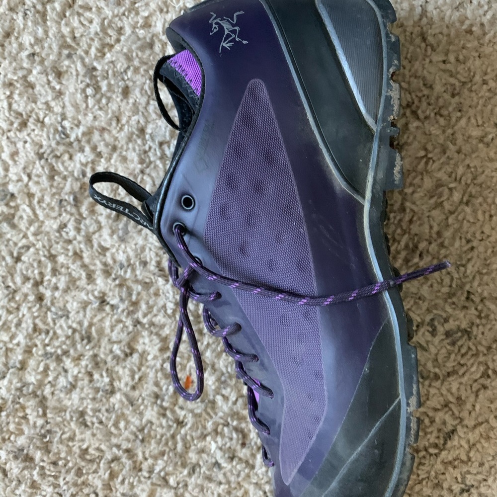 Arc’teryx approach shoes, worn 1x, goretex lining